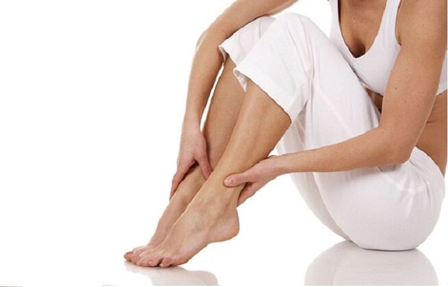 self-massage of the feet to prevent varicose veins